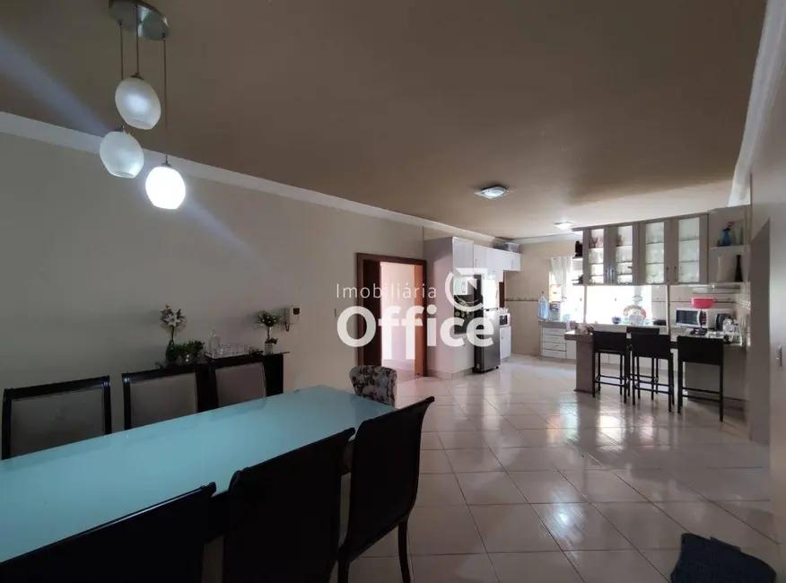 Sobrado com 4 quartos à venda, 270m2 em Santo André, Anapolis - GO - imagem 7 Foto 7 de Sobrado com 4 quartos à venda, 270m2 em Santo André, Anapolis - GO