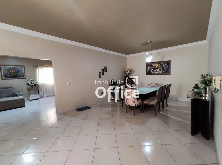 Sobrado com 4 quartos à venda, 270m2 em Santo André, Anapolis - GO - imagem 9 Foto 9 de Sobrado com 4 quartos à venda, 270m2 em Santo André, Anapolis - GO