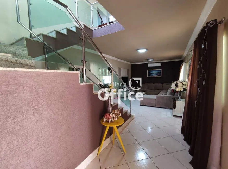 Sobrado com 4 quartos à venda, 270m2 em Santo André, Anapolis - GO - imagem 6 Foto 6 de Sobrado com 4 quartos à venda, 270m2 em Santo André, Anapolis - GO