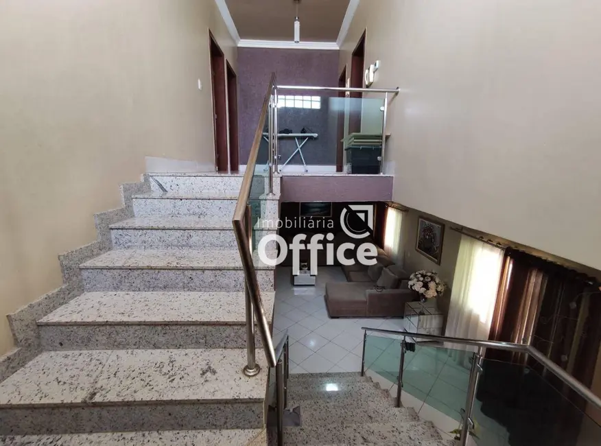 Sobrado com 4 quartos à venda, 270m2 em Santo André, Anapolis - GO - imagem 5 Foto 5 de Sobrado com 4 quartos à venda, 270m2 em Santo André, Anapolis - GO