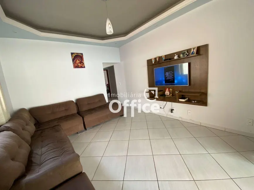 Foto 5 de Casa com 3 quartos à venda, 300m2 em Parque Brasília 2ª Etapa, Anapolis - GO