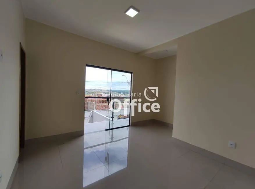 Sobrado com 3 quartos à venda, 150m2 em Residencial Cerejeiras, Anapolis - GO - imagem 3 Foto 3 de Sobrado com 3 quartos à venda, 150m2 em Residencial Cerejeiras, Anapolis - GO