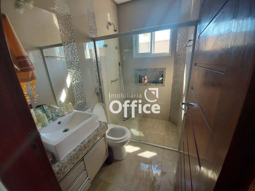 Sobrado com 4 quartos à venda, 364m2 em Residencial Jardins do Lago, Anapolis - GO - imagem 4 Foto 4 de Sobrado com 4 quartos à venda, 364m2 em Residencial Jardins do Lago, Anapolis - GO