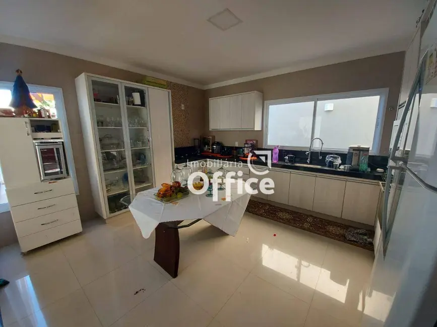 Sobrado com 4 quartos à venda, 364m2 em Residencial Jardins do Lago, Anapolis - GO - imagem 5 Foto 5 de Sobrado com 4 quartos à venda, 364m2 em Residencial Jardins do Lago, Anapolis - GO