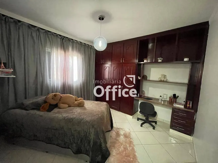 Foto 9 de Casa com 2 quartos à venda, 340m2 em Anapolis - GO