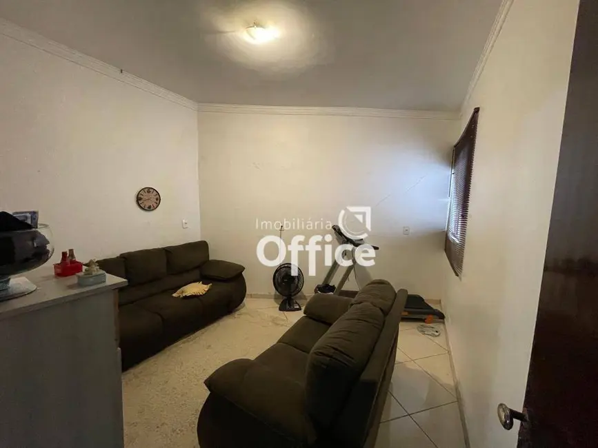 Foto 6 de Casa com 2 quartos à venda, 340m2 em Anapolis - GO