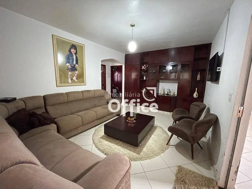 Foto 1 de Casa com 2 quartos à venda, 340m2 em Anapolis - GO