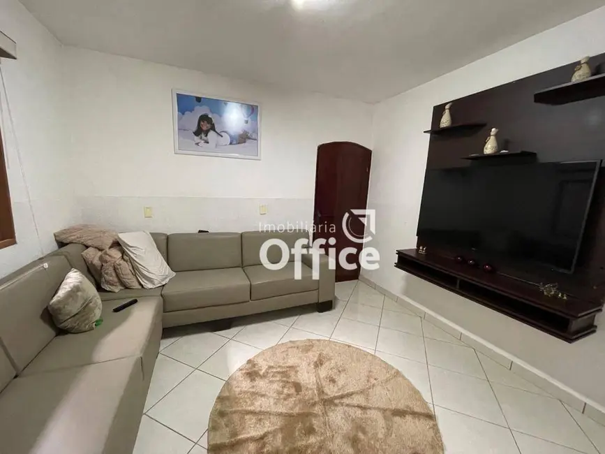 Foto 3 de Casa com 2 quartos à venda, 340m2 em Anapolis - GO