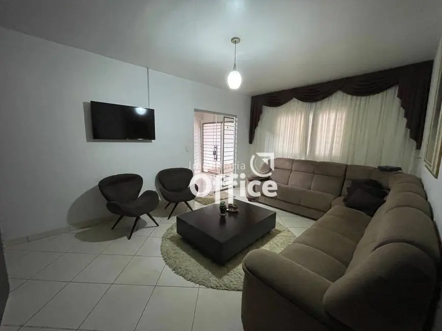 Foto 2 de Casa com 2 quartos à venda, 340m2 em Anapolis - GO