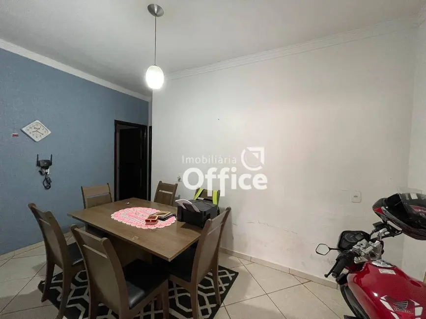 Foto 8 de Casa com 2 quartos à venda, 340m2 em Anapolis - GO