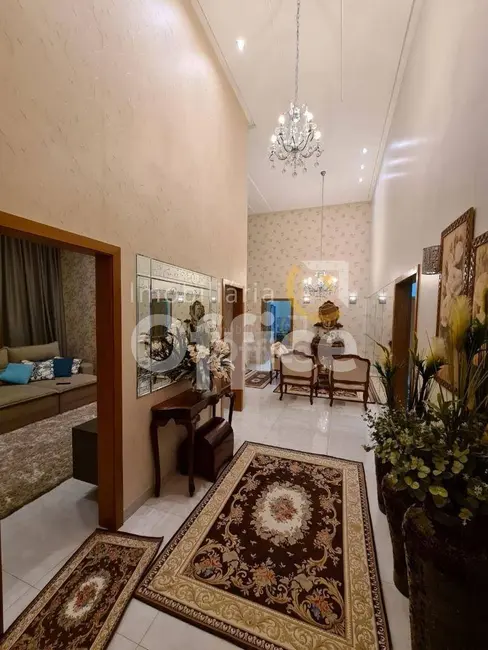 Casa com 4 quartos à venda, 450m2 em Vila Jaiara, Anapolis - GO - imagem 4 Foto 4 de Casa com 4 quartos à venda, 450m2 em Vila Jaiara, Anapolis - GO