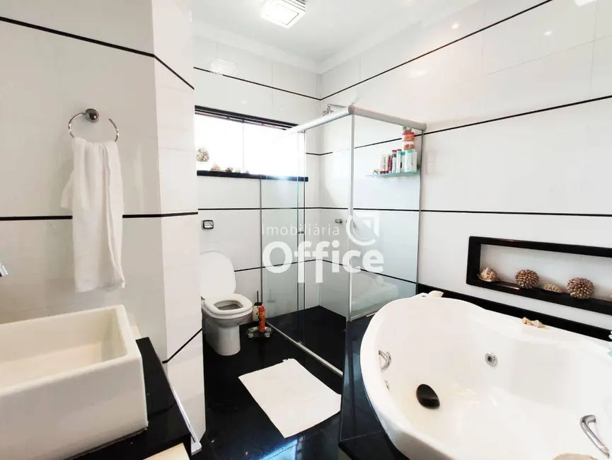 Sobrado com 4 quartos à venda, 300m2 em Parque Brasília 2ª Etapa, Anapolis - GO - imagem 9 Foto 9 de Sobrado com 4 quartos à venda, 300m2 em Parque Brasília 2ª Etapa, Anapolis - GO