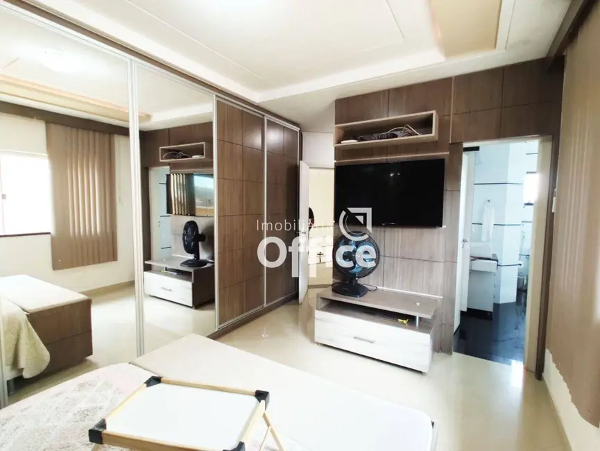 Sobrado com 4 quartos à venda, 300m2 em Parque Brasília 2ª Etapa, Anapolis - GO - imagem 7 Foto 7 de Sobrado com 4 quartos à venda, 300m2 em Parque Brasília 2ª Etapa, Anapolis - GO