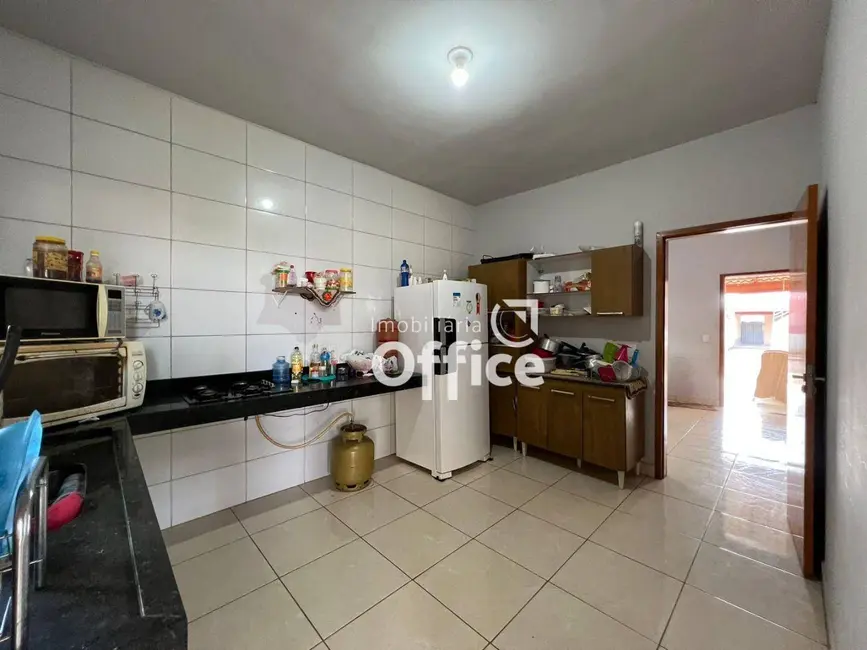 Foto 3 de Casa com 3 quartos à venda, 220m2 em Sítios de Recreio Vale das Laranjeiras, Anapolis - GO