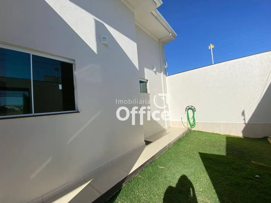 Casa com 3 quartos à venda, 300m2 em Parque Brasília 2ª Etapa, Anapolis - GO - imagem 3 Foto 3 de Casa com 3 quartos à venda, 300m2 em Parque Brasília 2ª Etapa, Anapolis - GO