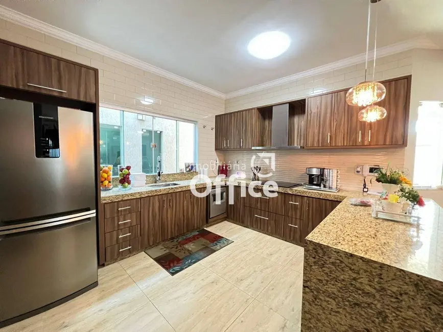 Foto 5 de Casa com 3 quartos à venda, 300m2 em Residencial Villa Bella, Anapolis - GO