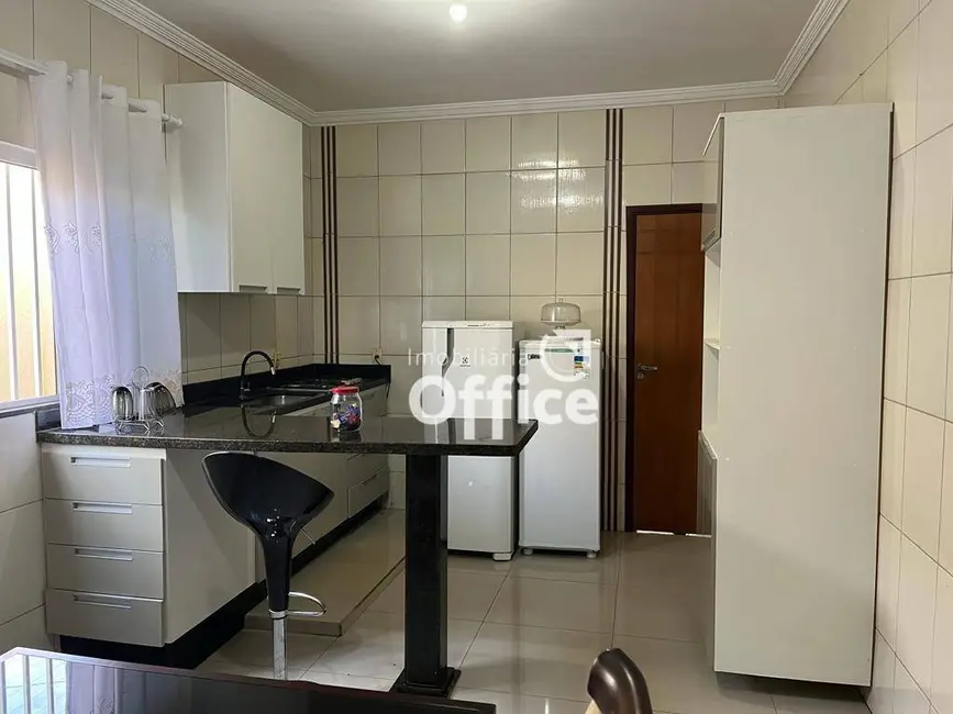 Foto 3 de Casa com 3 quartos à venda, 251m2 em Residencial Ayrton Senna, Anapolis - GO