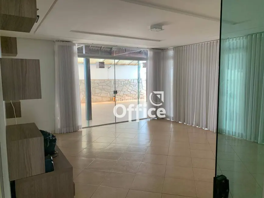 Sobrado com 4 quartos à venda, 450m2 em Anápolis City, Anapolis - GO - imagem 4 Foto 4 de Sobrado com 4 quartos à venda, 450m2 em Anápolis City, Anapolis - GO