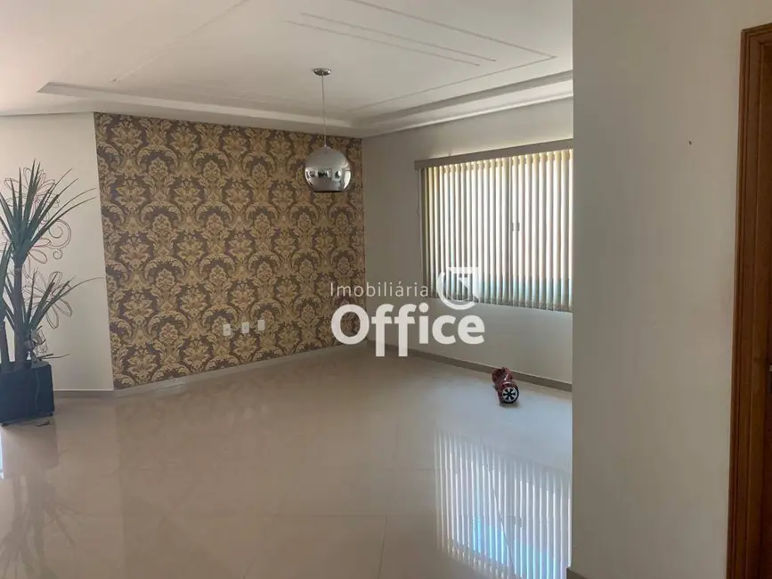 Sobrado com 4 quartos à venda, 450m2 em Anápolis City, Anapolis - GO - imagem 8 Foto 8 de Sobrado com 4 quartos à venda, 450m2 em Anápolis City, Anapolis - GO