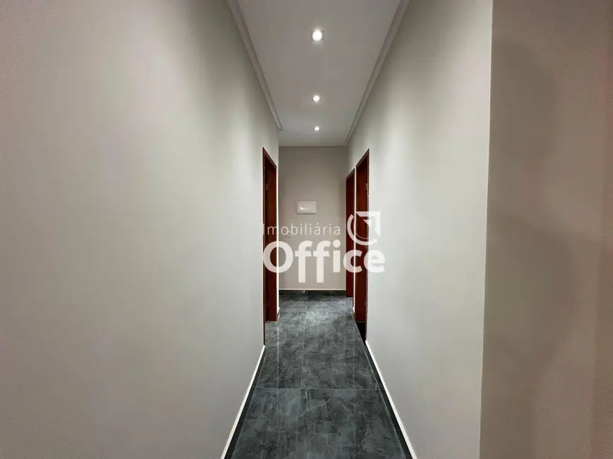 Foto 2 de Casa com 3 quartos à venda, 200m2 em Anapolis - GO