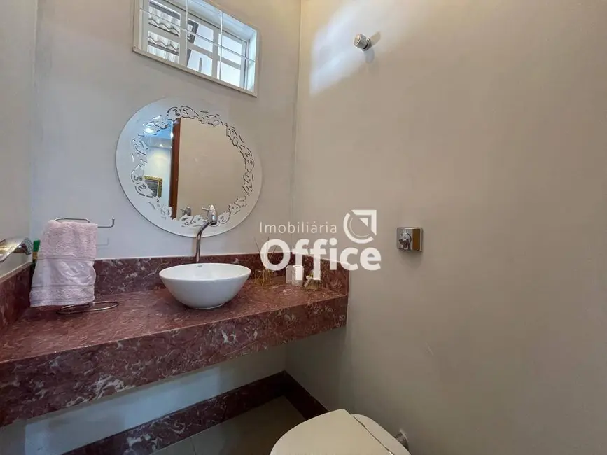 Casa com 3 quartos à venda, 380m2 em São Carlos, Anapolis - GO - imagem 8 Foto 8 de Casa com 3 quartos à venda, 380m2 em São Carlos, Anapolis - GO