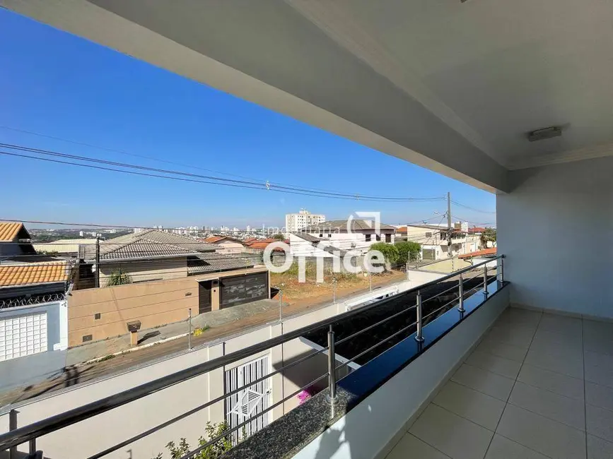 Casa com 3 quartos à venda, 380m2 em São Carlos, Anapolis - GO - imagem 4 Foto 4 de Casa com 3 quartos à venda, 380m2 em São Carlos, Anapolis - GO