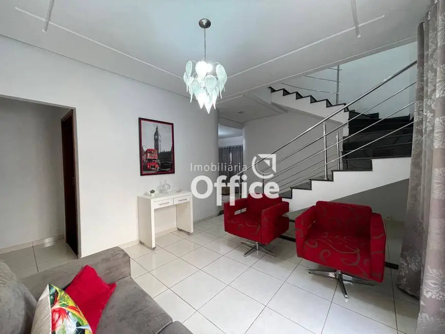 Casa com 3 quartos à venda, 380m2 em São Carlos, Anapolis - GO - imagem 9 Foto 9 de Casa com 3 quartos à venda, 380m2 em São Carlos, Anapolis - GO