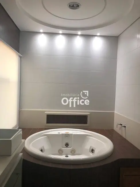 Sobrado com 3 quartos à venda, 300m2 em Boa Vista, Anapolis - GO - imagem 5 Foto 5 de Sobrado com 3 quartos à venda, 300m2 em Boa Vista, Anapolis - GO