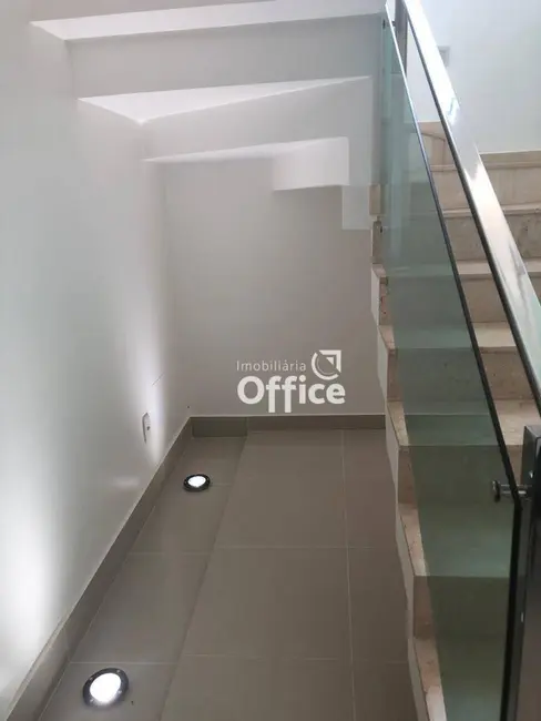 Sobrado com 3 quartos à venda, 300m2 em Boa Vista, Anapolis - GO - imagem 4 Foto 4 de Sobrado com 3 quartos à venda, 300m2 em Boa Vista, Anapolis - GO