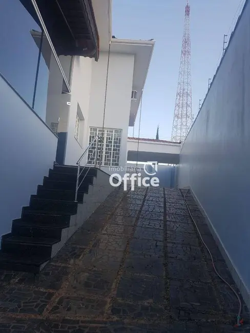 Sobrado com 4 quartos à venda, 450m2 em Parque Iracema, Anapolis - GO - imagem 9 Foto 9 de Sobrado com 4 quartos à venda, 450m2 em Parque Iracema, Anapolis - GO