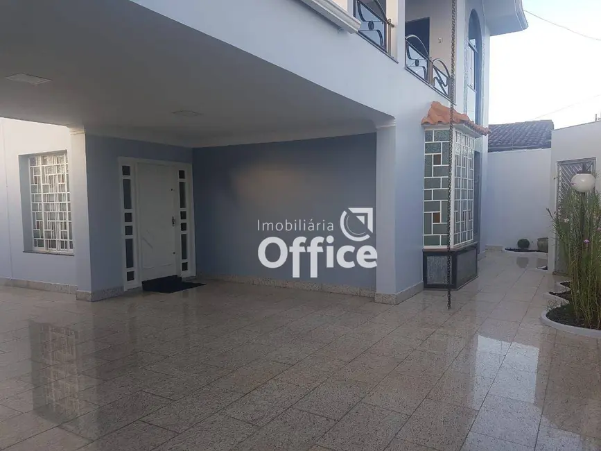 Sobrado com 4 quartos à venda, 450m2 em Parque Iracema, Anapolis - GO - imagem 3 Foto 3 de Sobrado com 4 quartos à venda, 450m2 em Parque Iracema, Anapolis - GO