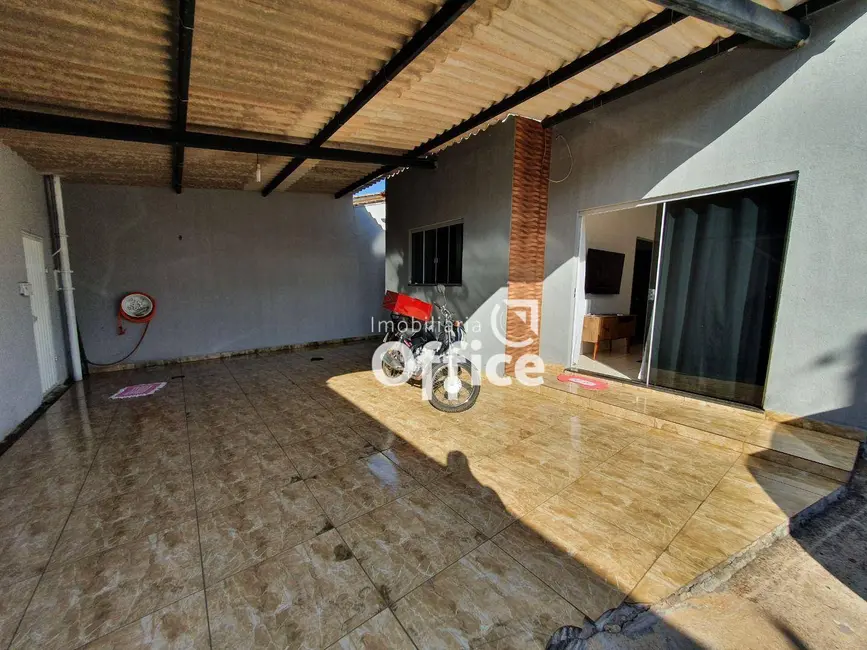 Casa com 3 quartos à venda, 300m2 em Parque dos Pirineus, Anapolis - GO - imagem 3 Foto 3 de Casa com 3 quartos à venda, 300m2 em Parque dos Pirineus, Anapolis - GO