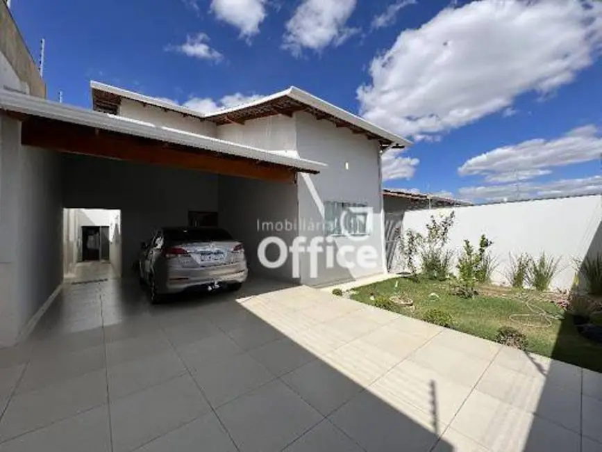 Foto 3 de Casa com 3 quartos à venda, 300m2 em Anapolis - GO