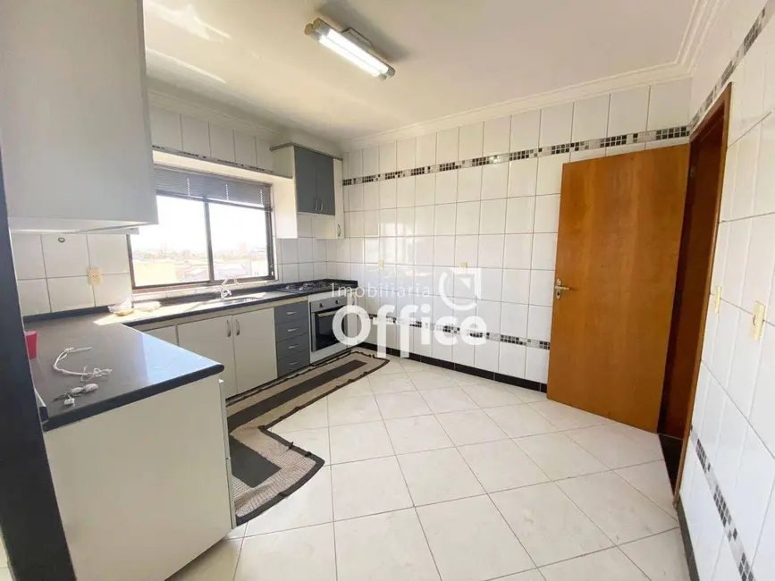 Foto 2 de Apartamento com 3 quartos à venda em Antônio Fernandes, Anapolis - GO