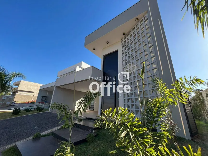 Foto 1 de Casa com 3 quartos à venda, 360m2 em Anapolis - GO