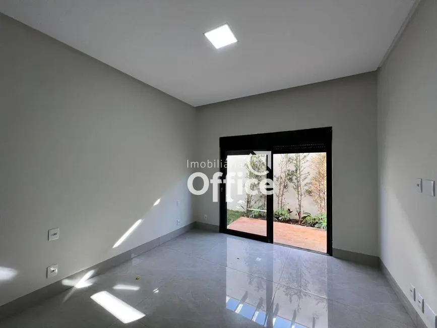 Foto 7 de Casa com 3 quartos à venda, 360m2 em Anapolis - GO