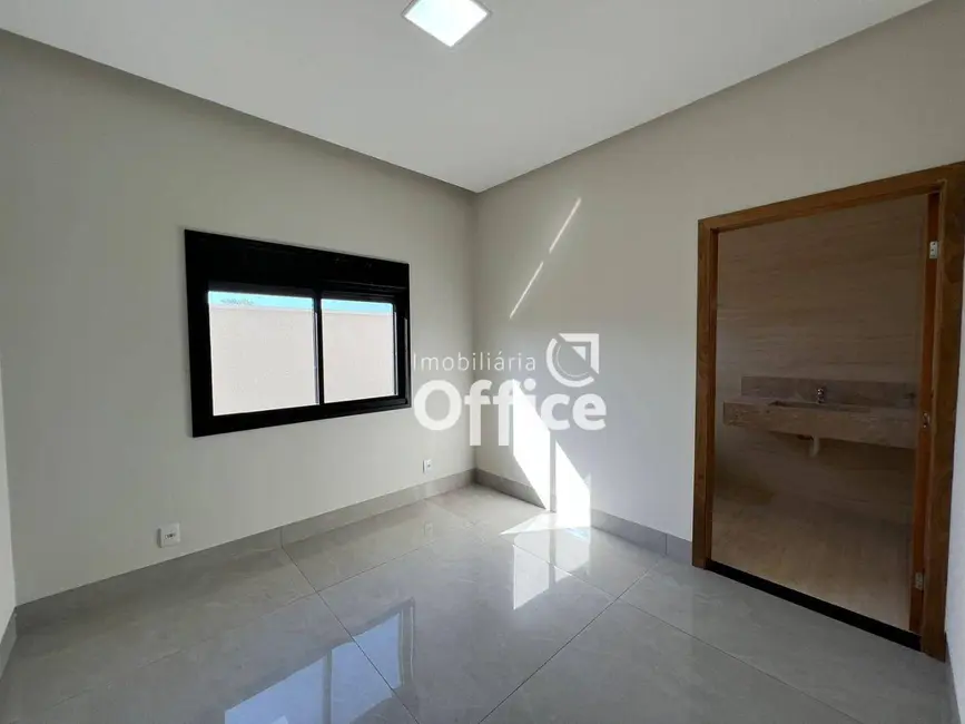 Foto 9 de Casa com 3 quartos à venda, 360m2 em Anapolis - GO