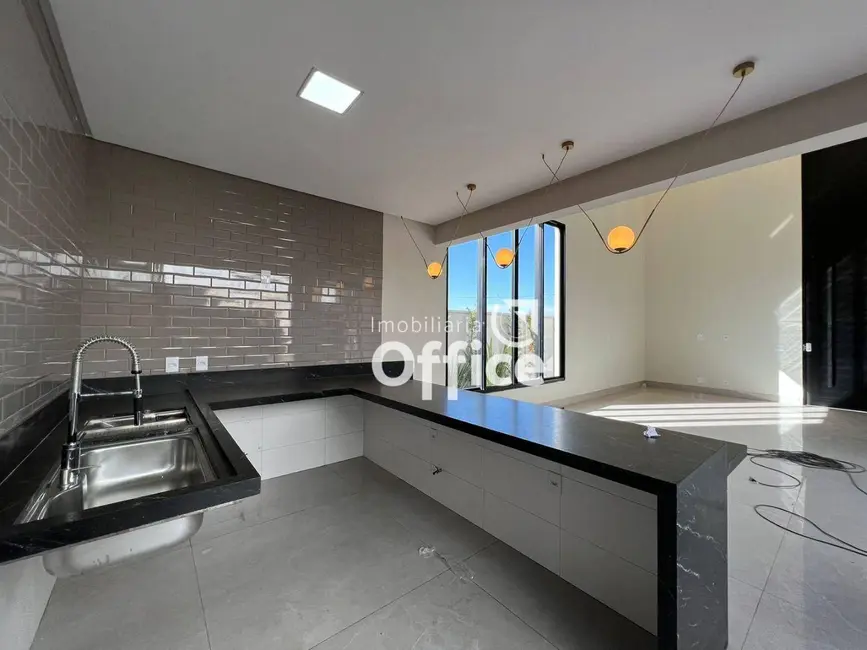 Foto 4 de Casa com 3 quartos à venda, 360m2 em Anapolis - GO