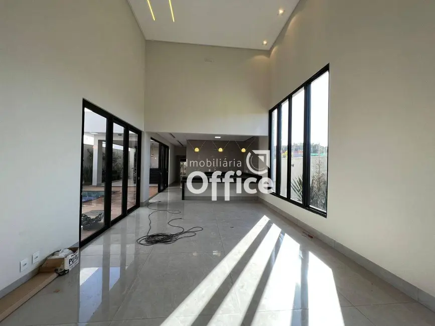 Foto 3 de Casa com 3 quartos à venda, 360m2 em Anapolis - GO