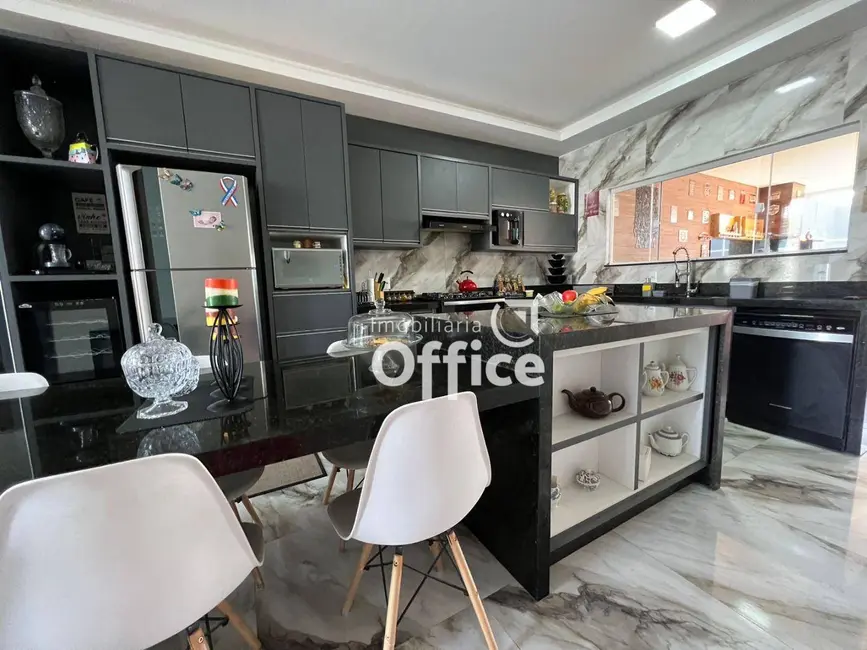 Casa com 3 quartos à venda, 558m2 em Jardim Ana Paula, Anapolis - GO - imagem 6 Foto 6 de Casa com 3 quartos à venda, 558m2 em Jardim Ana Paula, Anapolis - GO