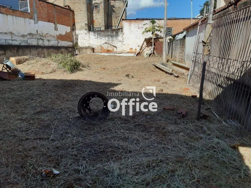 Foto 3 de Terreno / Lote à venda, 274m2 em Vila Santa Maria, Anapolis - GO