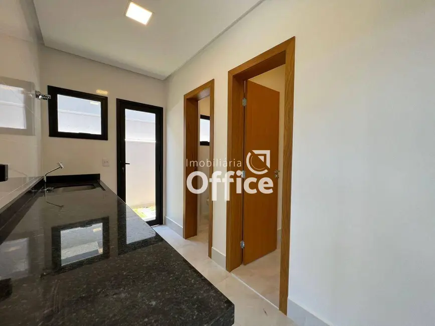 Foto 9 de Sobrado com 3 quartos à venda, 360m2 em Anapolis - GO