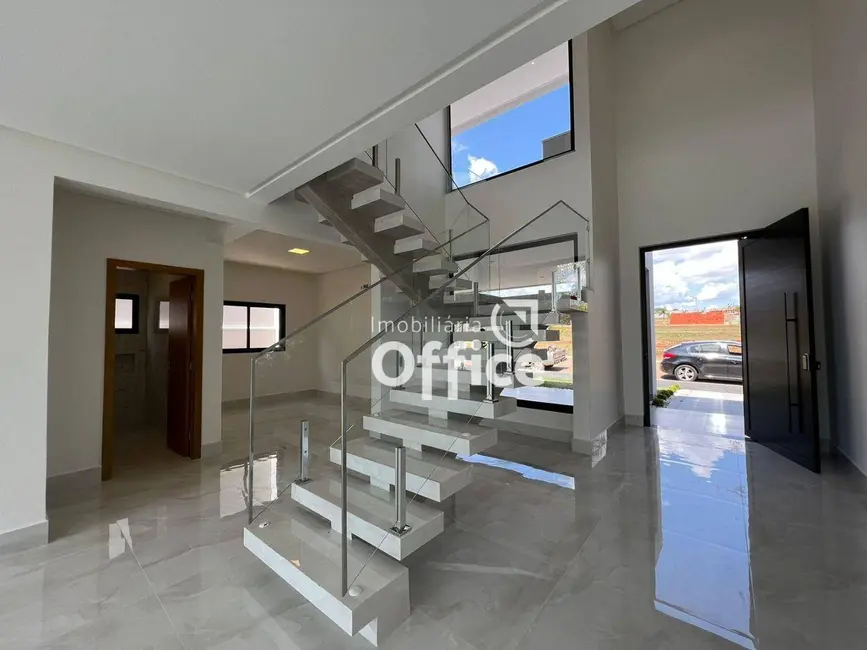 Foto 5 de Sobrado com 3 quartos à venda, 360m2 em Anapolis - GO