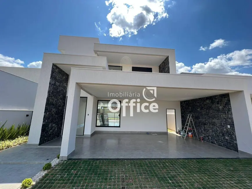 Foto 1 de Sobrado com 3 quartos à venda, 360m2 em Anapolis - GO