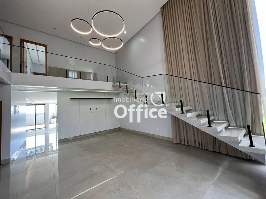 Sobrado com 4 quartos à venda, 720m2 em Anapolis - GO - imagem 6 Foto 6 de Sobrado com 4 quartos à venda, 720m2 em Anapolis - GO