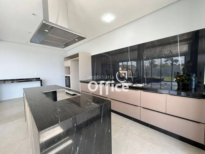 Sobrado com 4 quartos à venda, 720m2 em Anapolis - GO - imagem 9 Foto 9 de Sobrado com 4 quartos à venda, 720m2 em Anapolis - GO