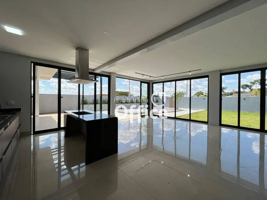 Sobrado com 4 quartos à venda, 720m2 em Anapolis - GO - imagem 8 Foto 8 de Sobrado com 4 quartos à venda, 720m2 em Anapolis - GO