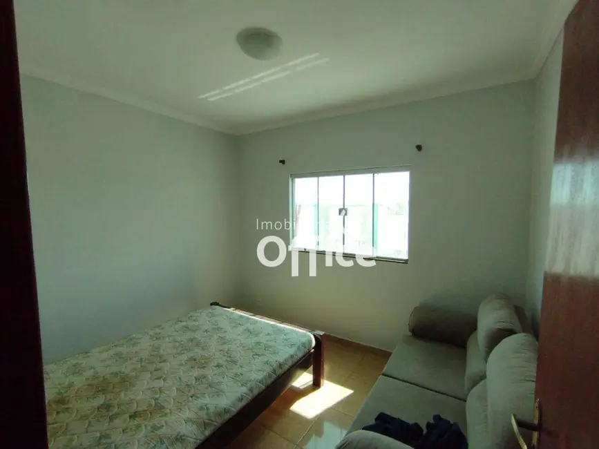 Casa com 3 quartos à venda, 480m2 em Setor Residencial das Rosas, Anapolis - GO - imagem 3 Foto 3 de Casa com 3 quartos à venda, 480m2 em Setor Residencial das Rosas, Anapolis - GO