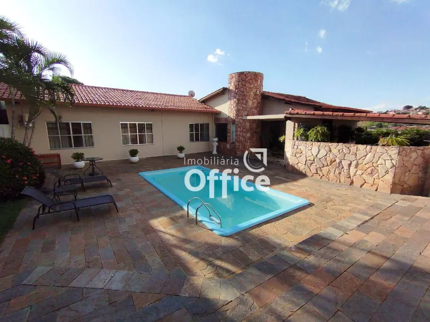 Foto 1 de Casa com 3 quartos à venda, 696m2 em Jardim Petrópolis, Anapolis - GO