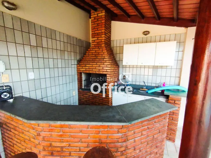 Casa com 3 quartos à venda, 696m2 em Jardim Petrópolis, Anapolis - GO - imagem 7 Foto 7 de Casa com 3 quartos à venda, 696m2 em Jardim Petrópolis, Anapolis - GO